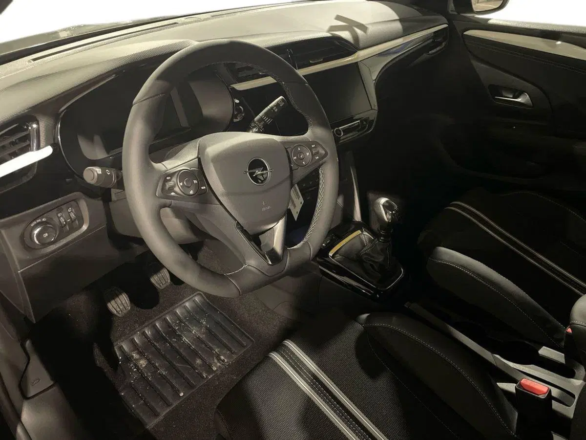 Opel Corsa nuova a Salerno (9)