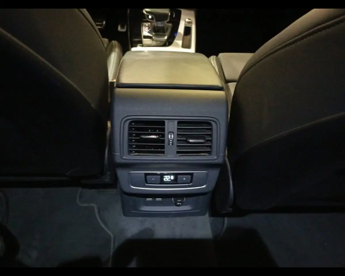Audi Q5 Sportback usata a Caserta (17)