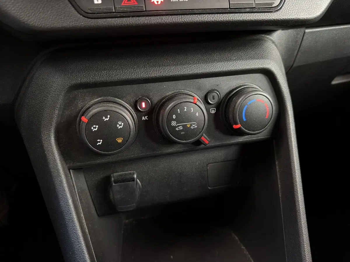 Dacia Sandero usata a Milano (14)