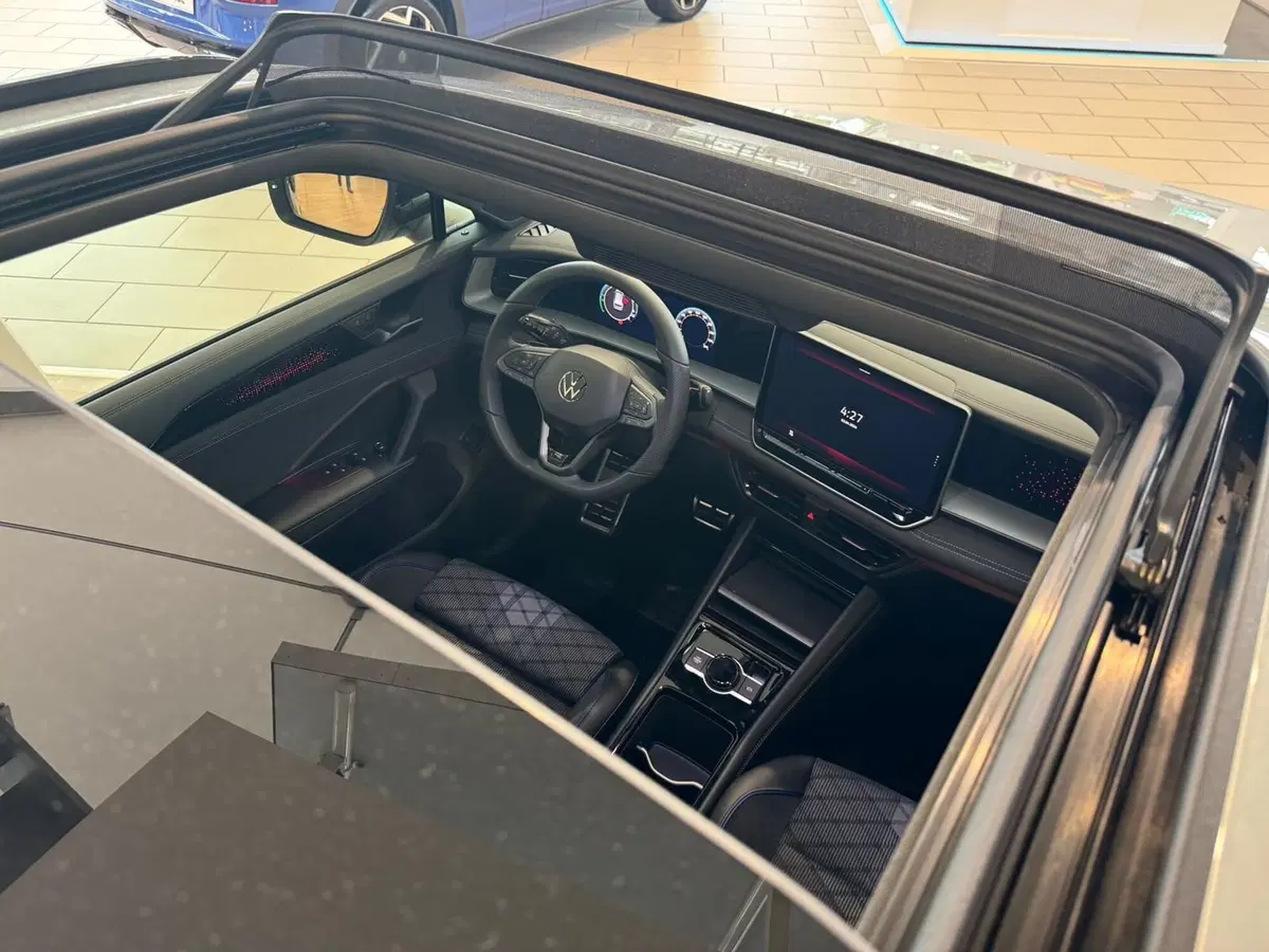 Volkswagen Tayron nuova a Varese (10)