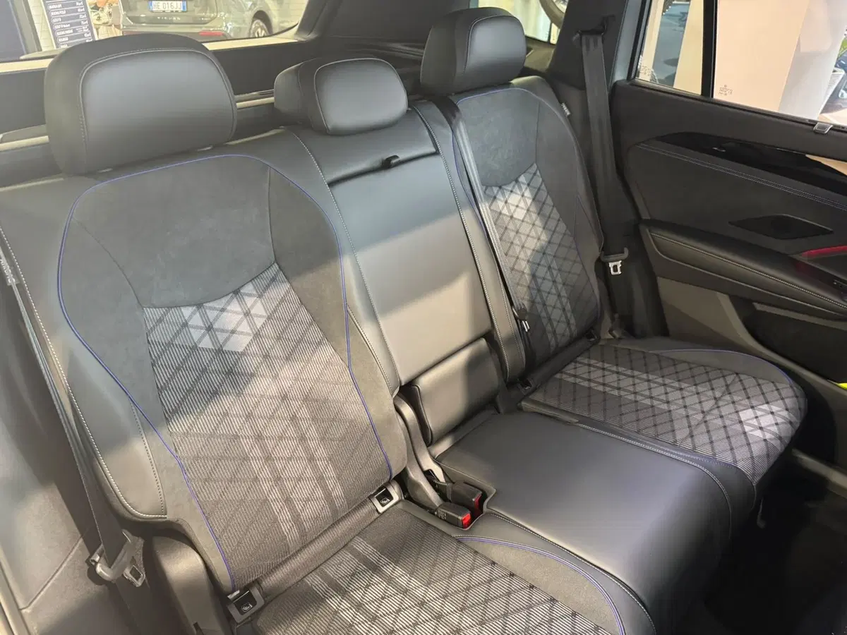 Volkswagen Tayron nuova a Varese (12)