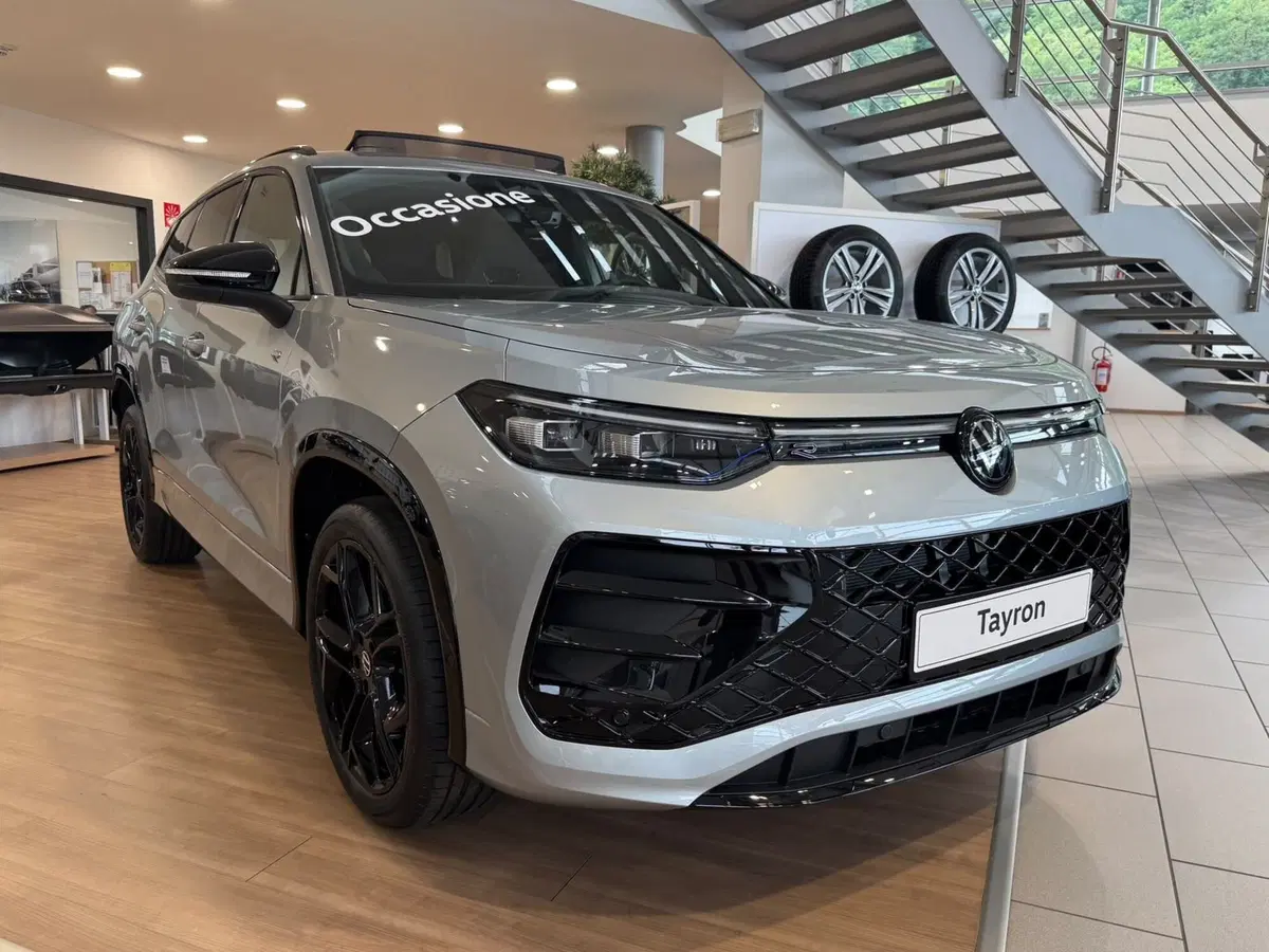 Volkswagen Tayron nuova a Varese (2)