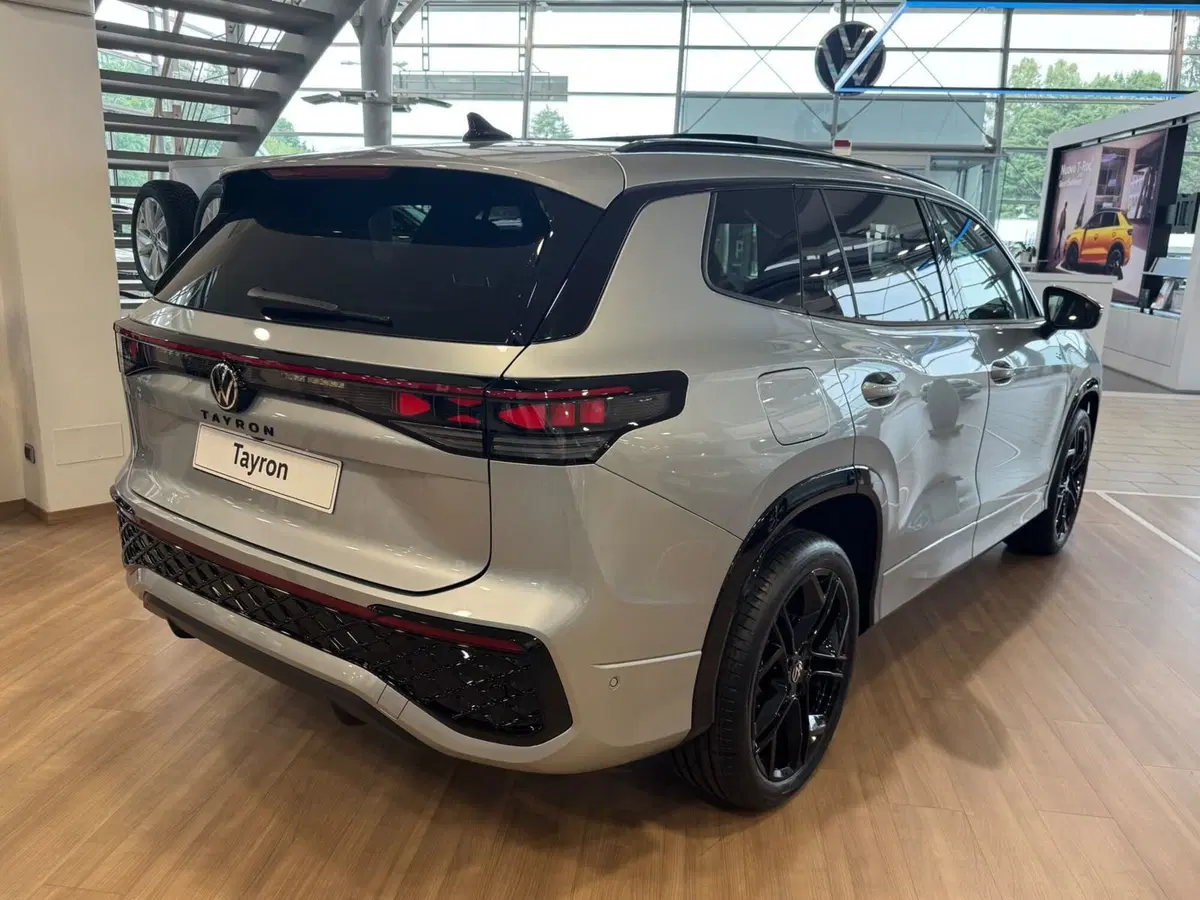 Volkswagen Tayron nuova a Varese (3)