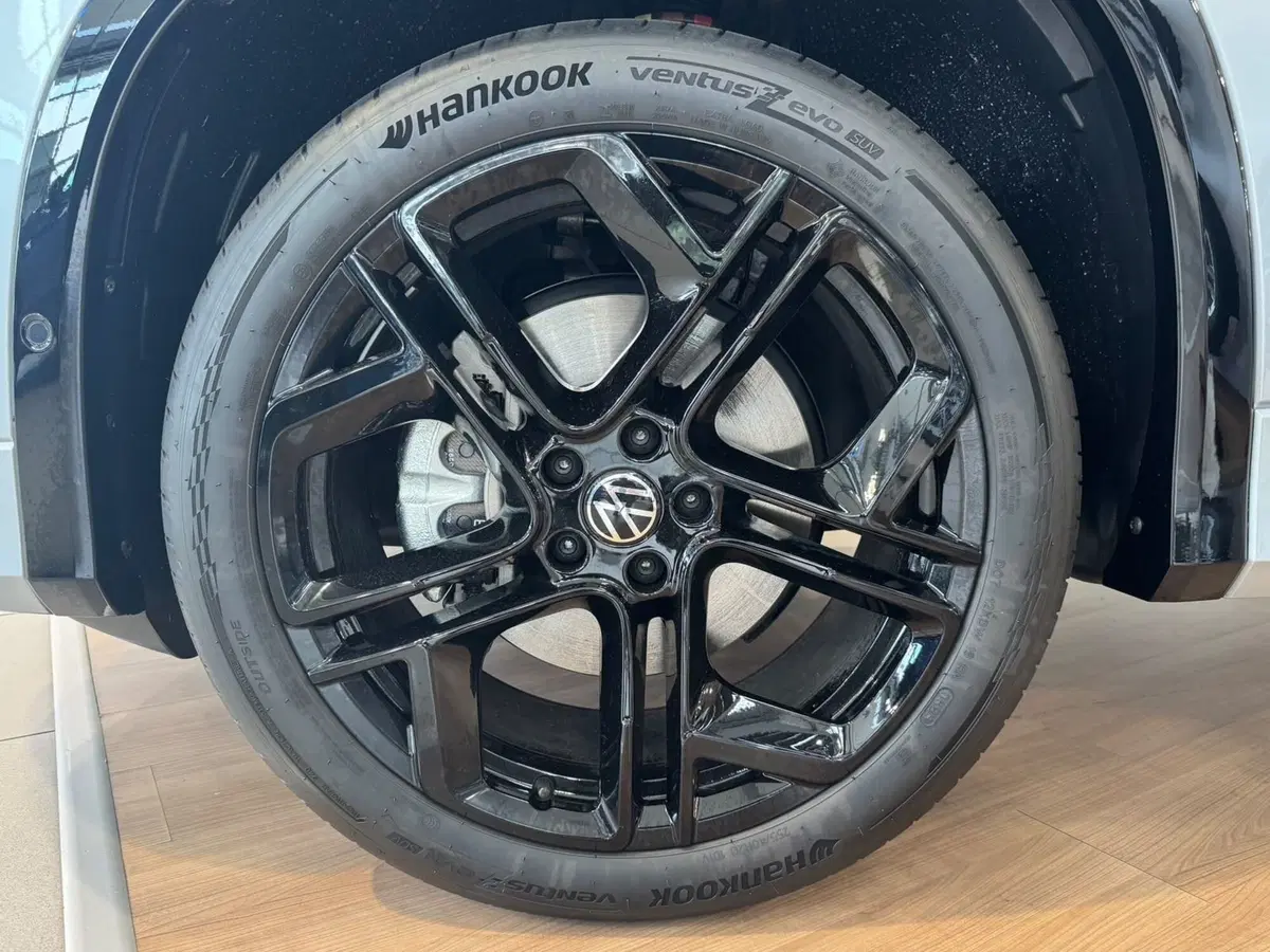 Volkswagen Tayron nuova a Varese (4)