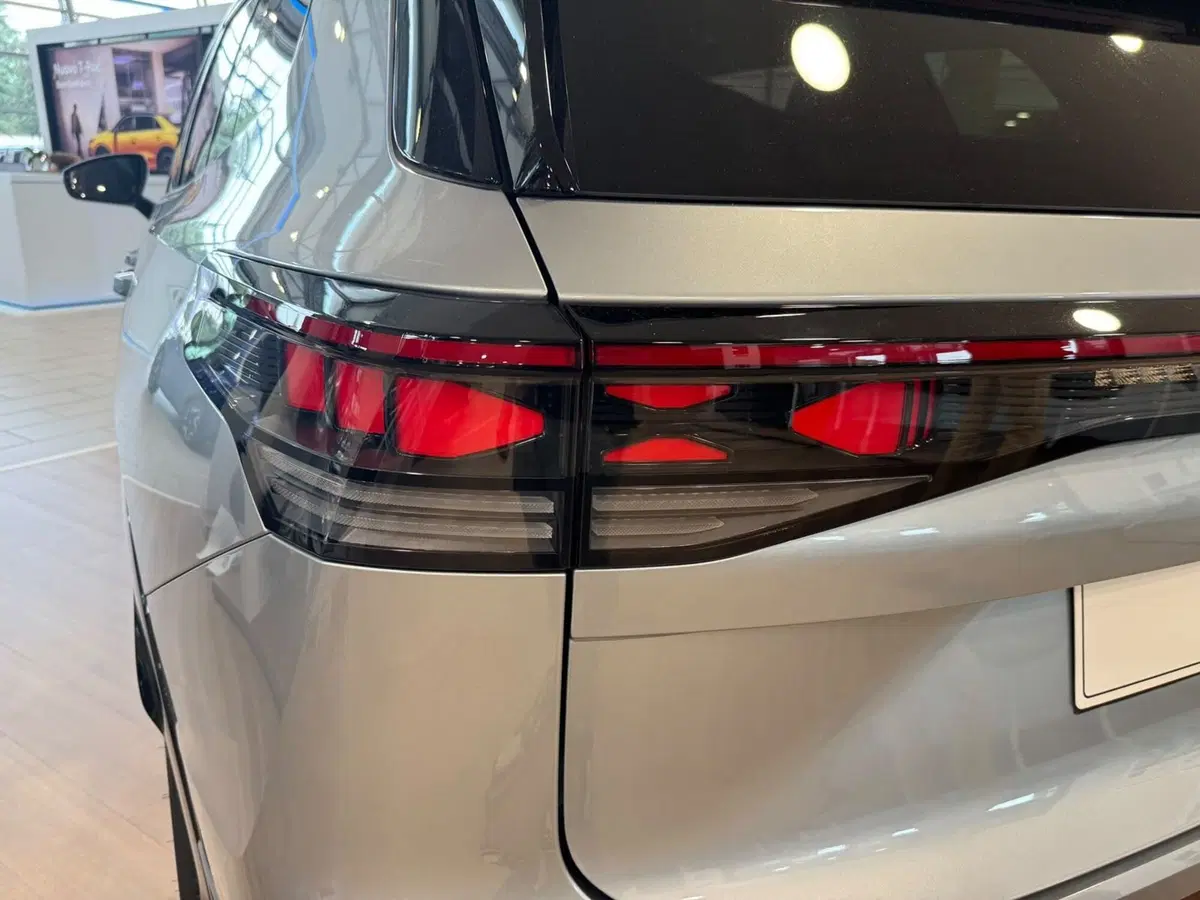 Volkswagen Tayron nuova a Varese (6)