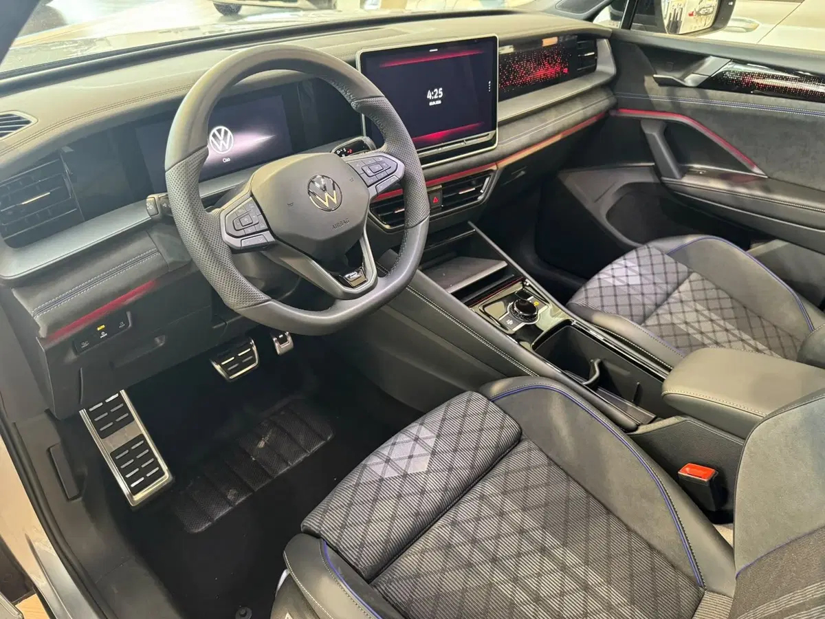 Volkswagen Tayron nuova a Varese (8)