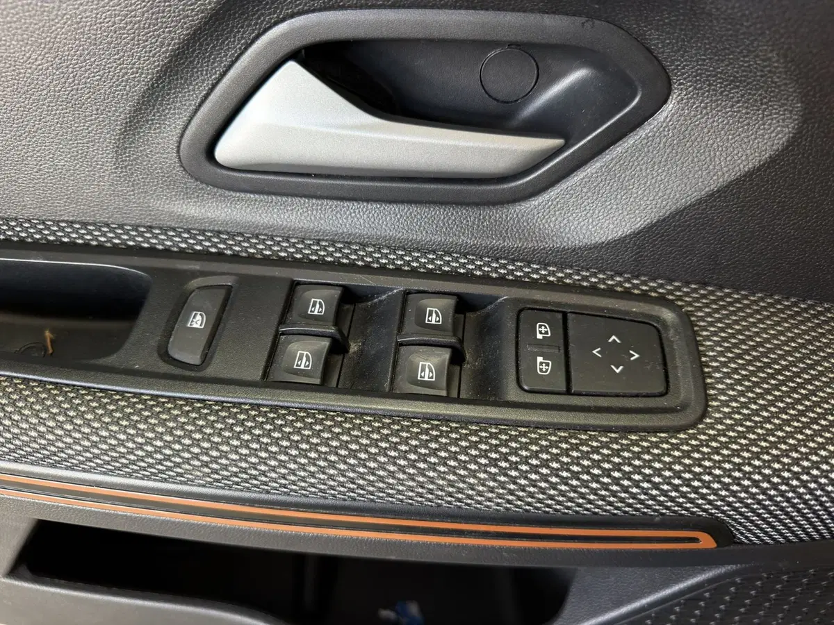 Dacia Sandero usata a Milano (16)