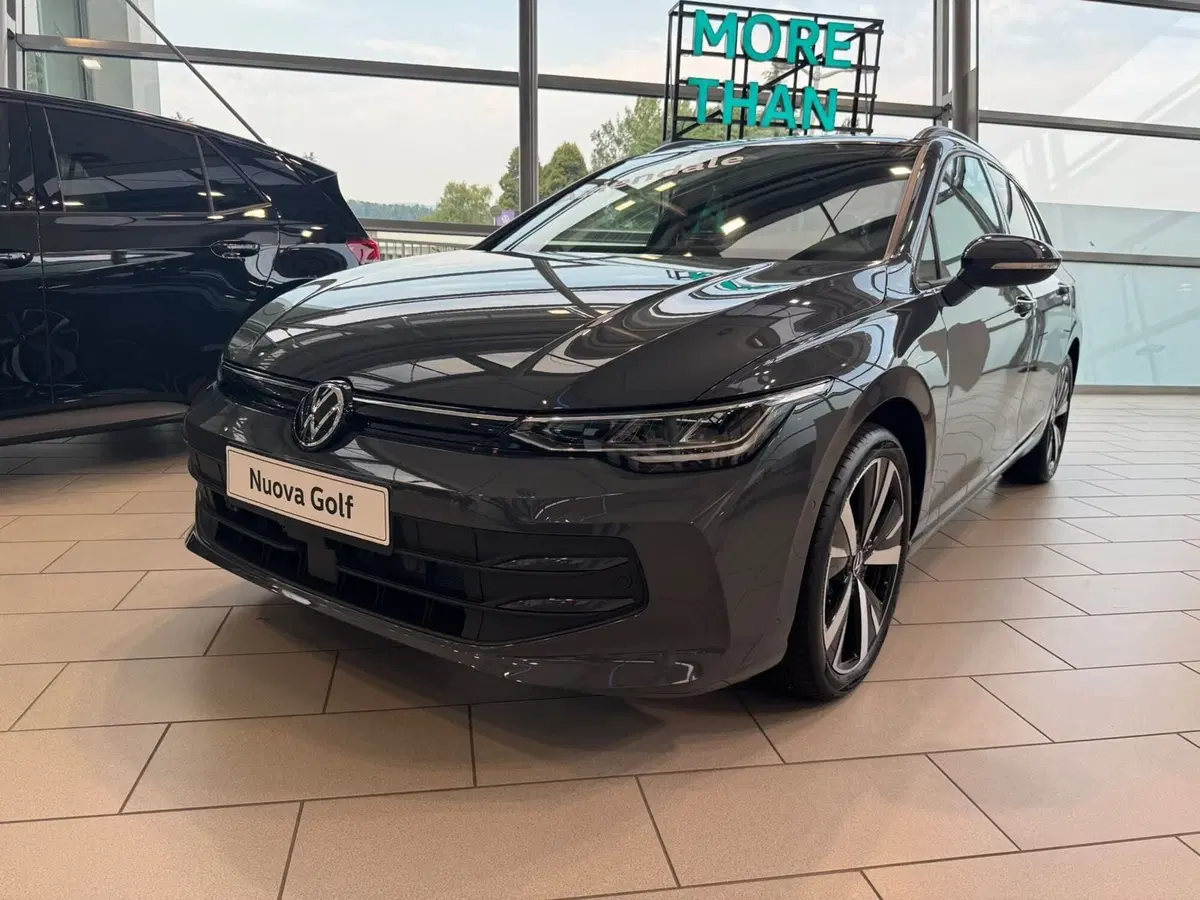 Volkswagen Golf Variant nuova a Varese