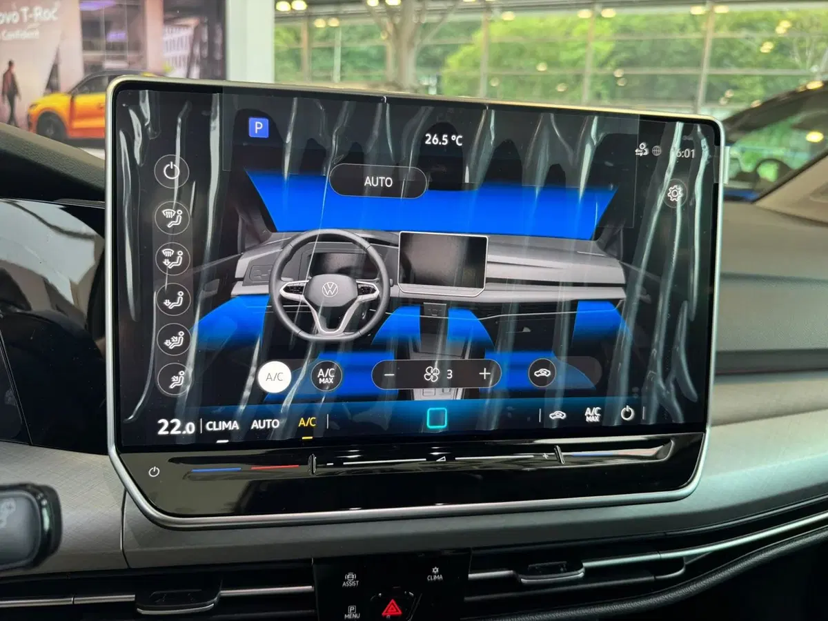 Volkswagen Golf Variant nuova a Varese (14)