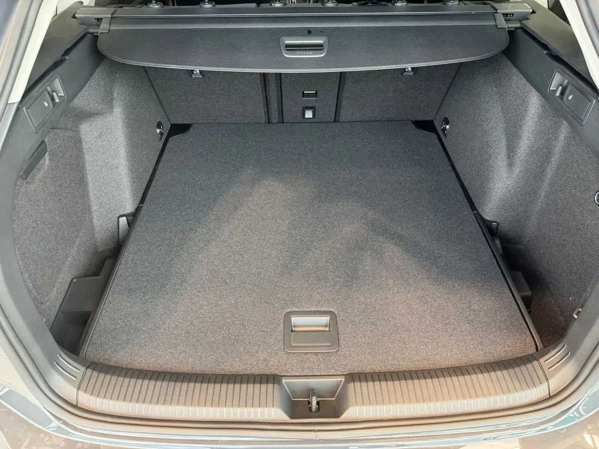 Volkswagen Golf Variant nuova a Varese (17)