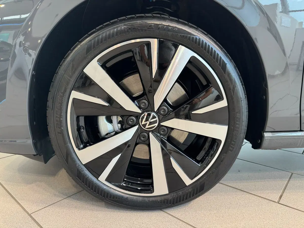 Volkswagen Golf Variant nuova a Varese (4)