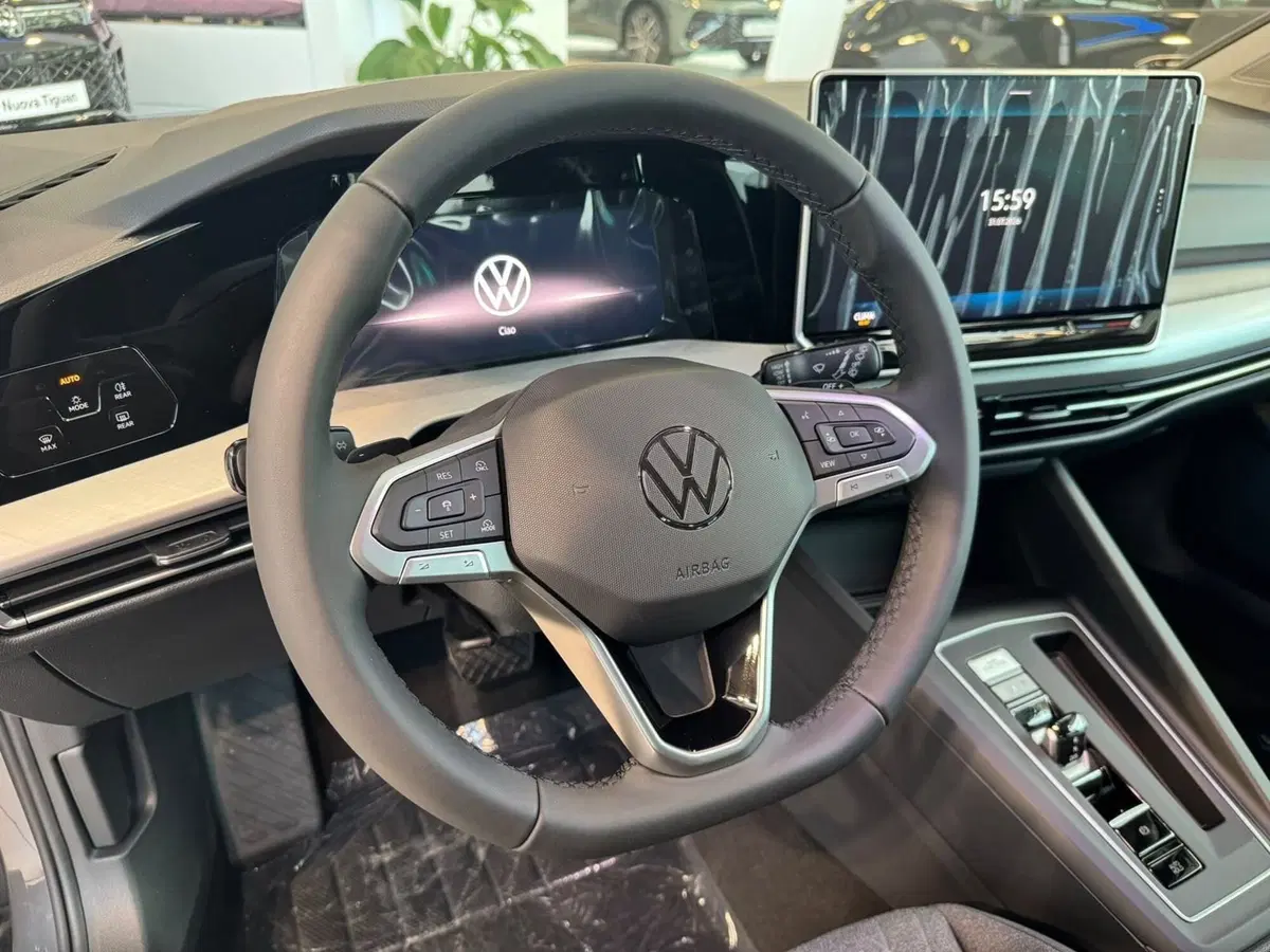 Volkswagen Golf Variant nuova a Varese (9)