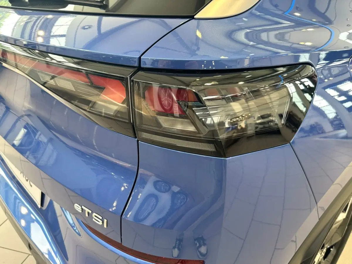 Volkswagen T-Roc nuova a Varese (5)