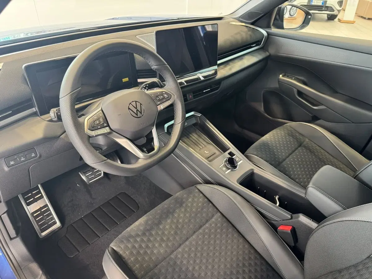 Volkswagen T-Roc nuova a Varese (7)