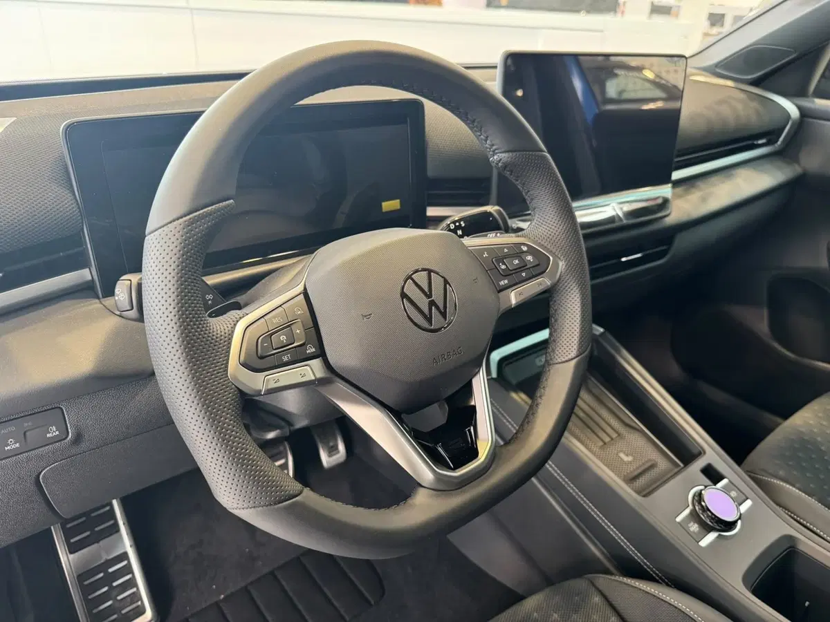 Volkswagen T-Roc nuova a Varese (8)