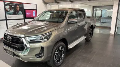 Toyota Hilux 2.8 d-4d 48V double cab Executive auto nuova a Curno