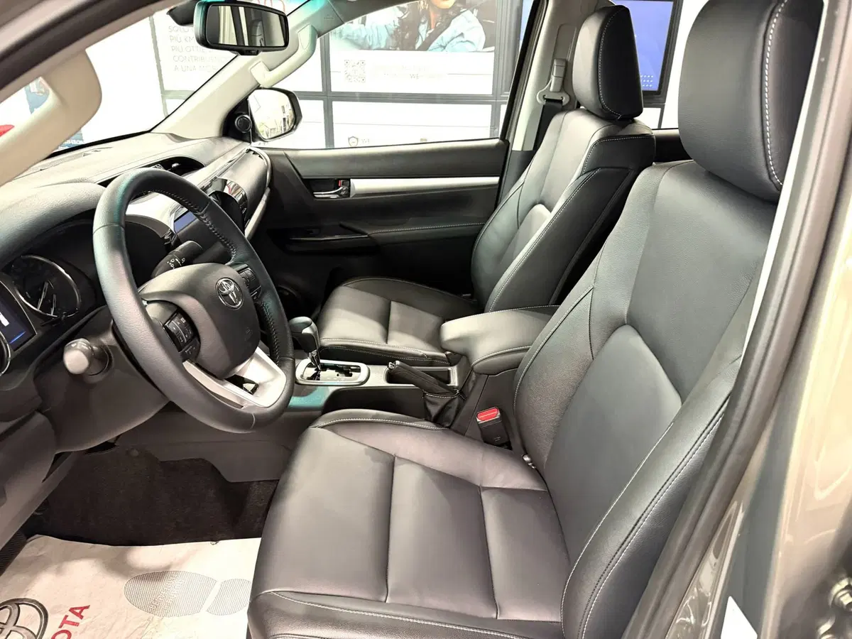 Toyota Hilux nuova a Bergamo (6)