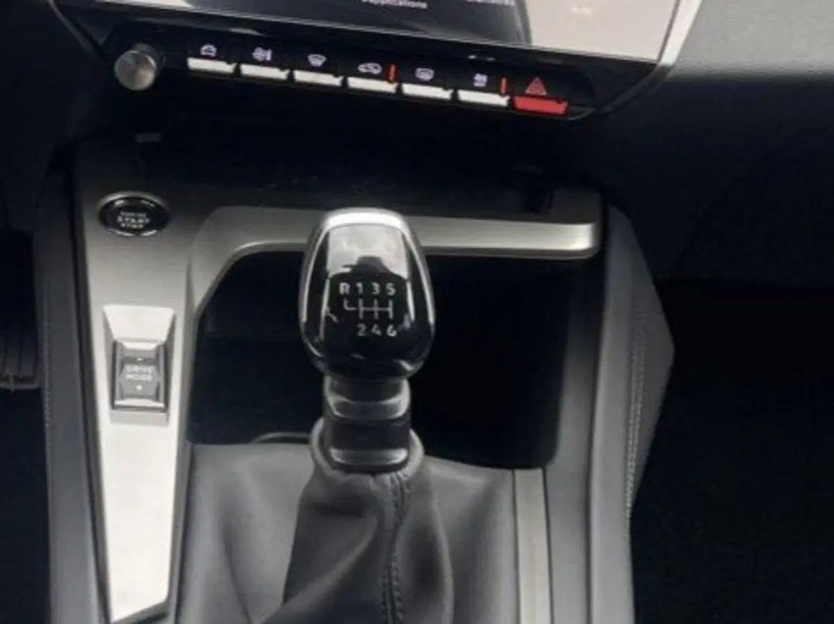 Peugeot 308 SW nuova a Salerno (9)