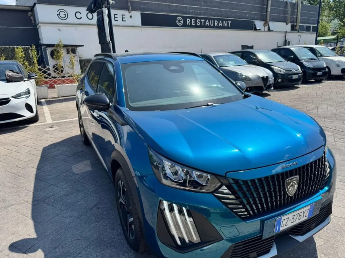 Peugeot 2008 nuova a Salerno (10)