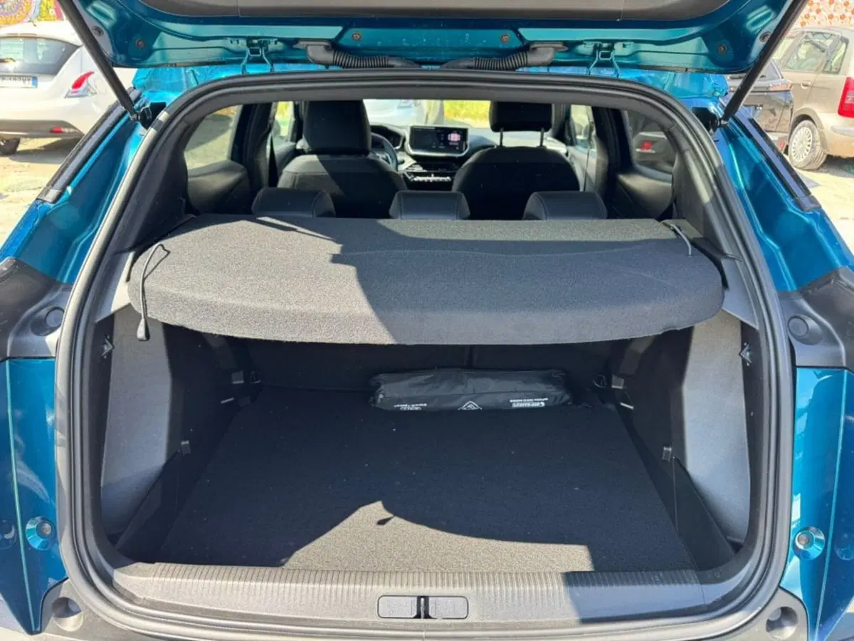 Peugeot 2008 nuova a Salerno (11)