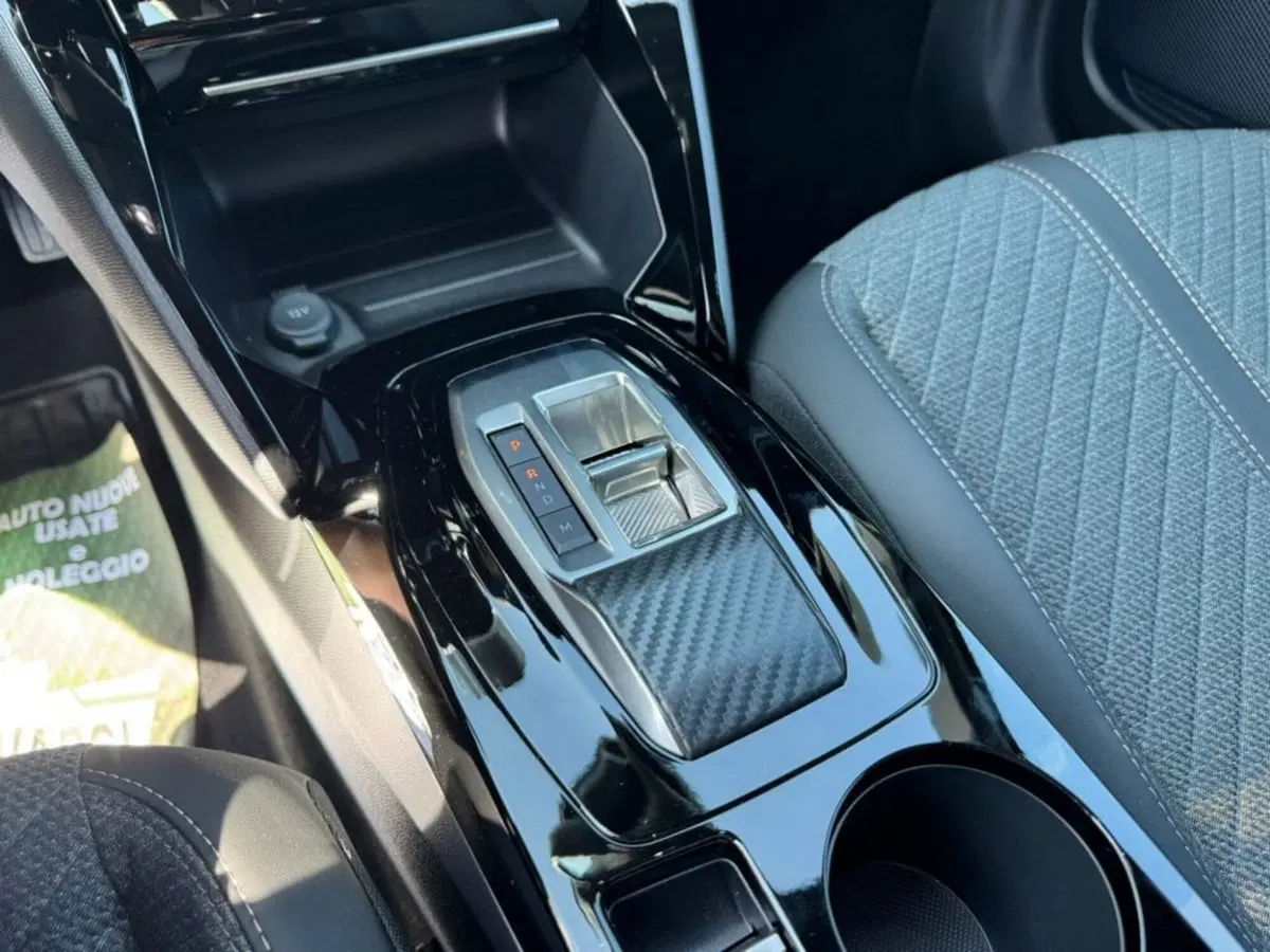 Peugeot 2008 nuova a Salerno (17)