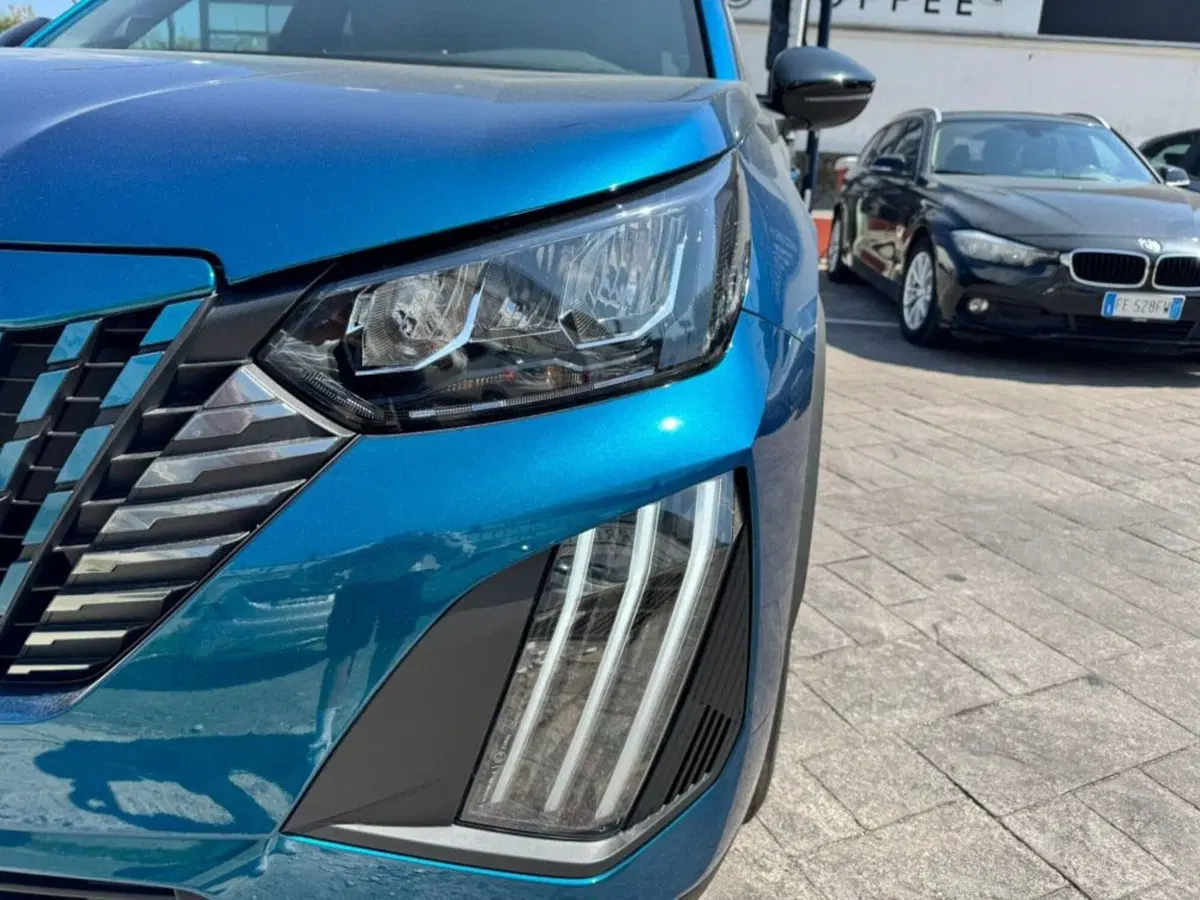 Peugeot 2008 nuova a Salerno (18)