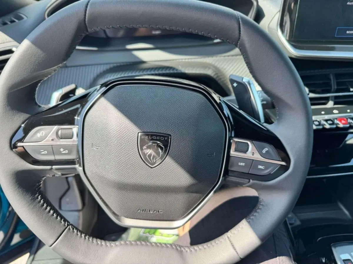 Peugeot 2008 nuova a Salerno (5)