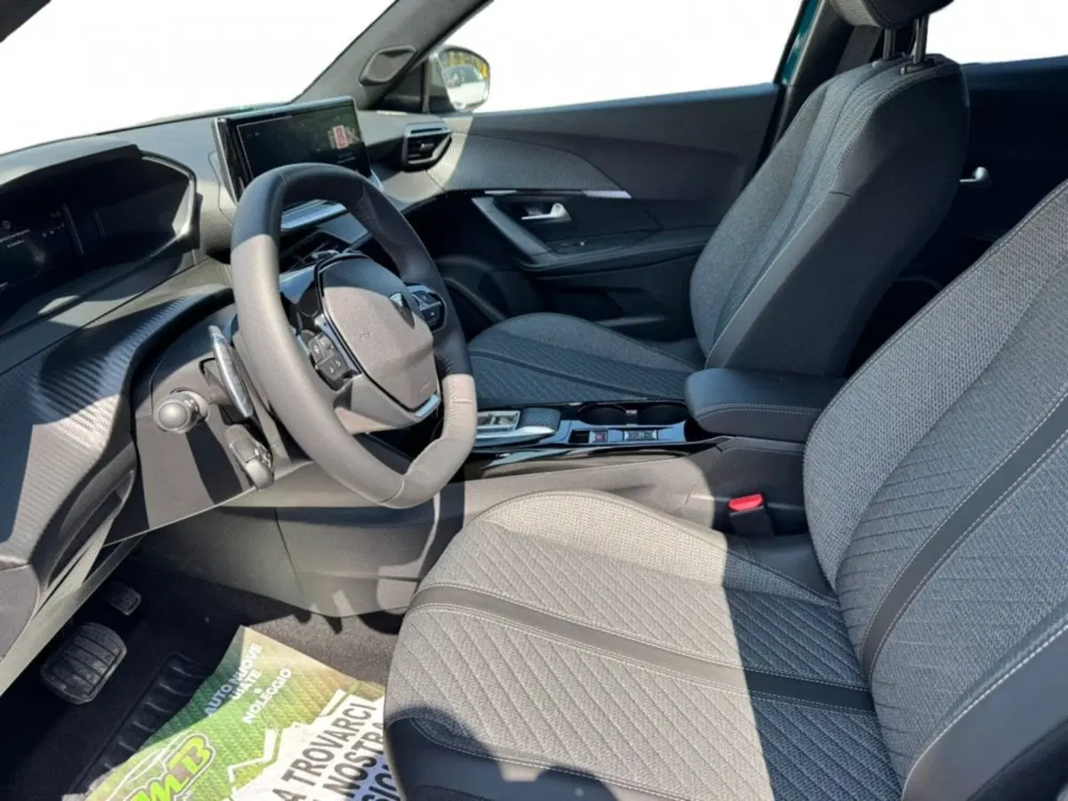 Peugeot 2008 nuova a Salerno (6)
