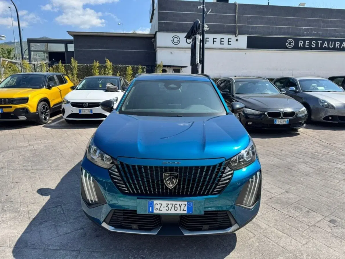 Peugeot 2008 nuova a Salerno (9)