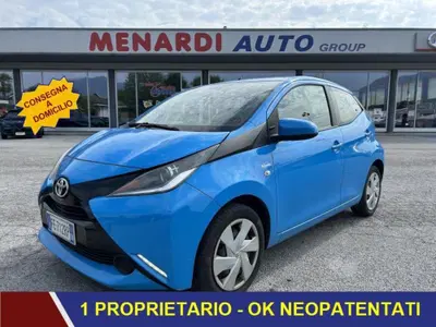 Toyota Aygo 1.0 VVT-i 69 CV 5 porte x-play TSS del 2016 usata a Bernezzo
