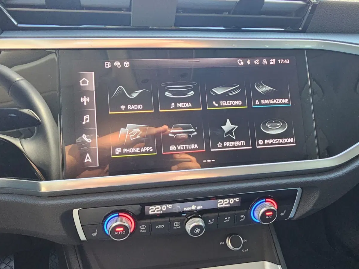 Audi Q3 Sportback usata a Bari (6)