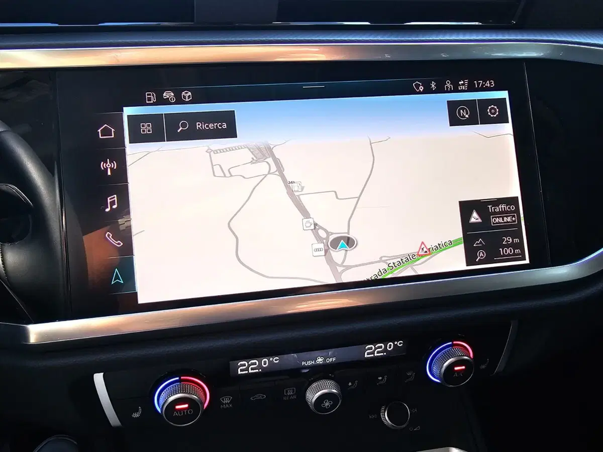Audi Q3 Sportback usata a Bari (8)