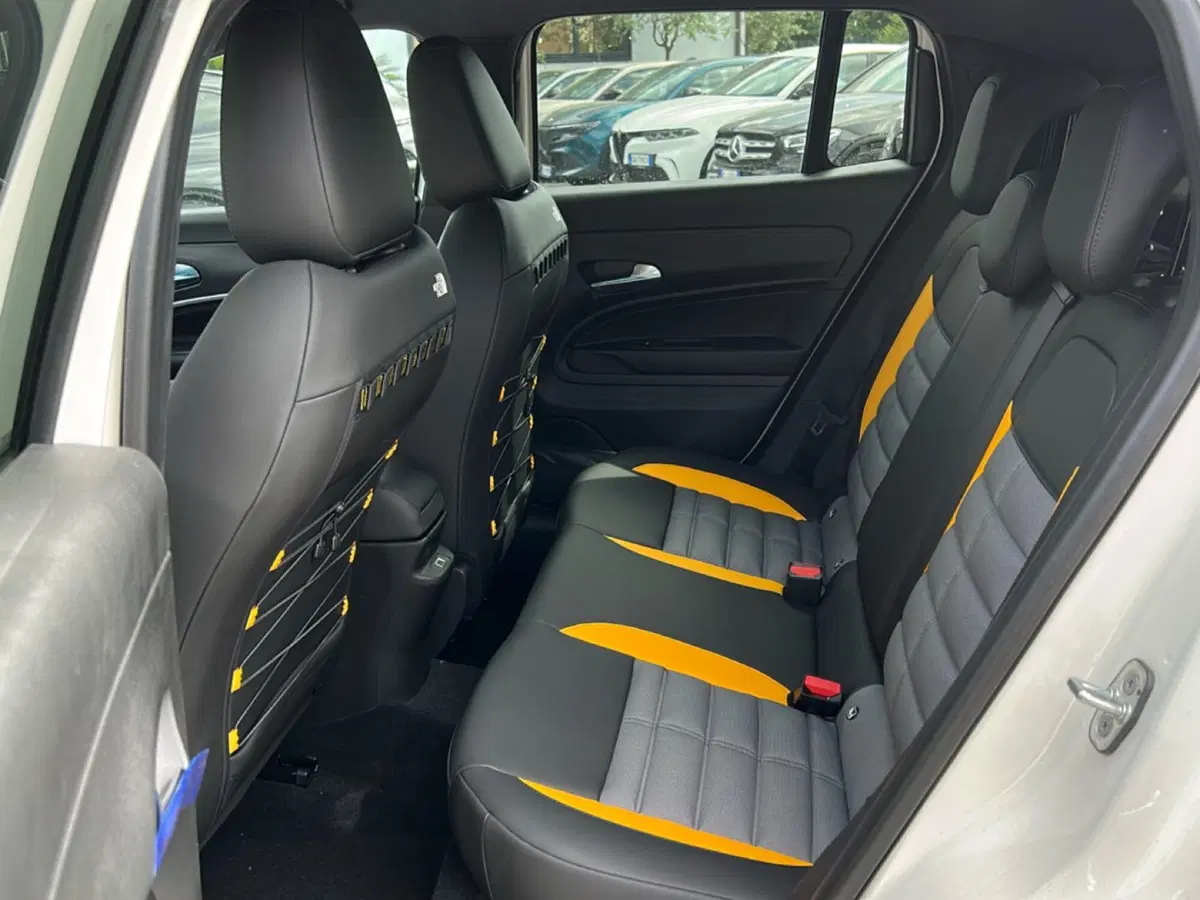 Jeep Avenger nuova a Roma (16)