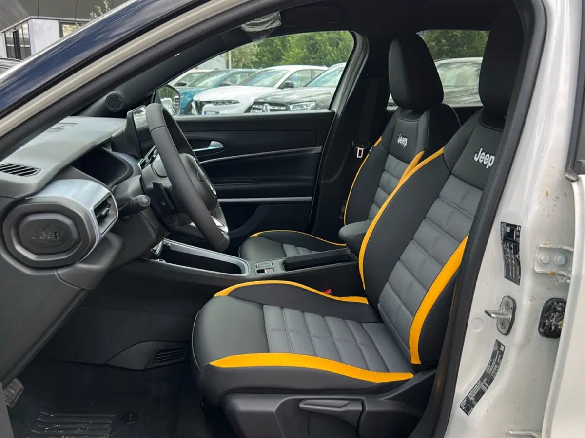 Jeep Avenger nuova a Roma (18)