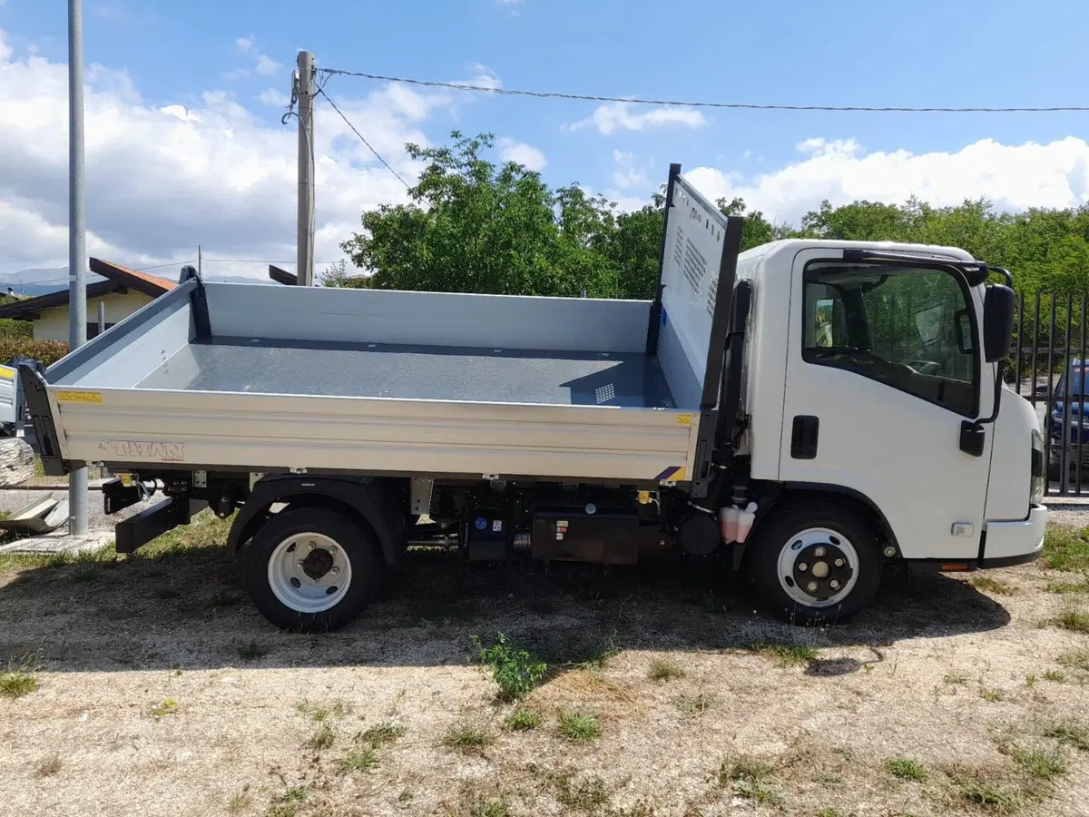 Isuzu M27 nuova a L'Aquila (3)