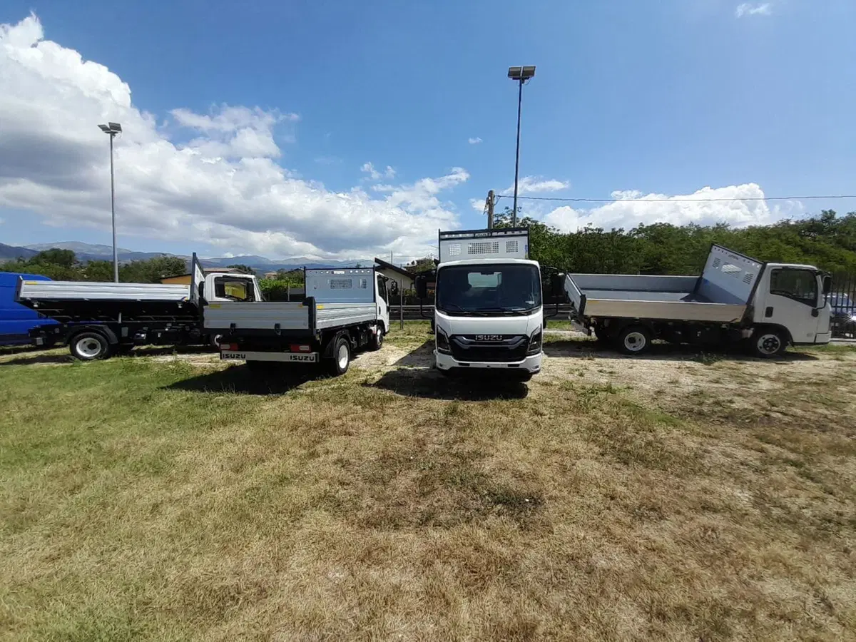 Isuzu M27 nuova a L'Aquila (5)