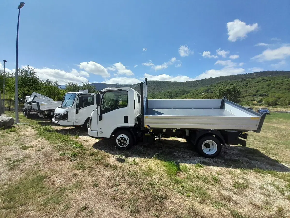 Isuzu M27 nuova a L'Aquila (7)