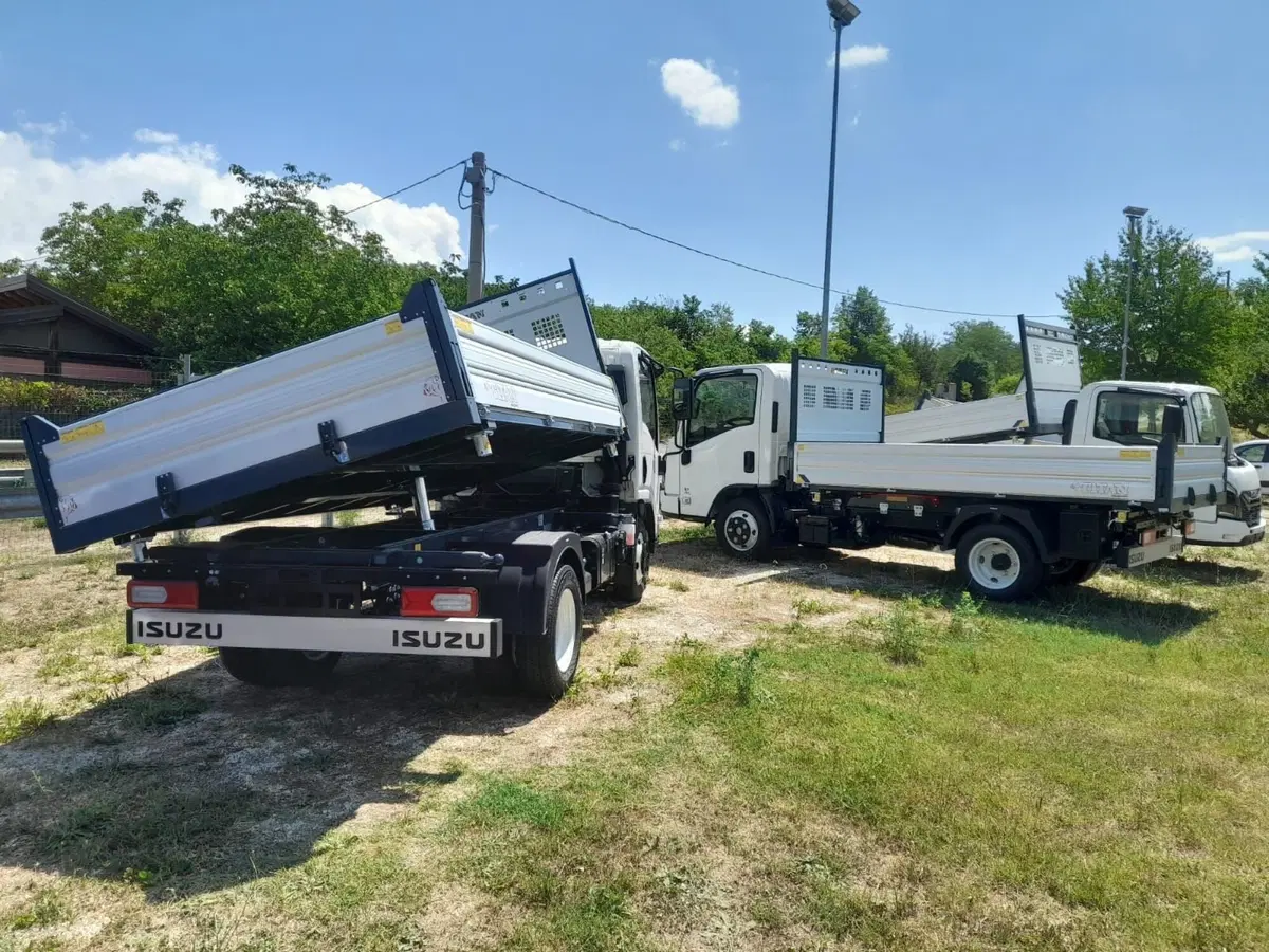 Isuzu M27 nuova a L'Aquila (2)