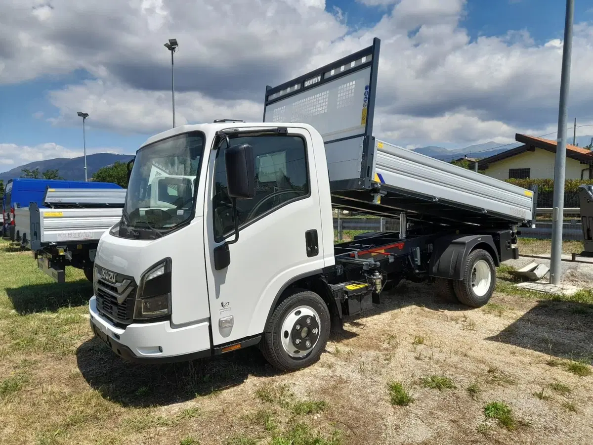 Isuzu M27 nuova a L'Aquila (3)