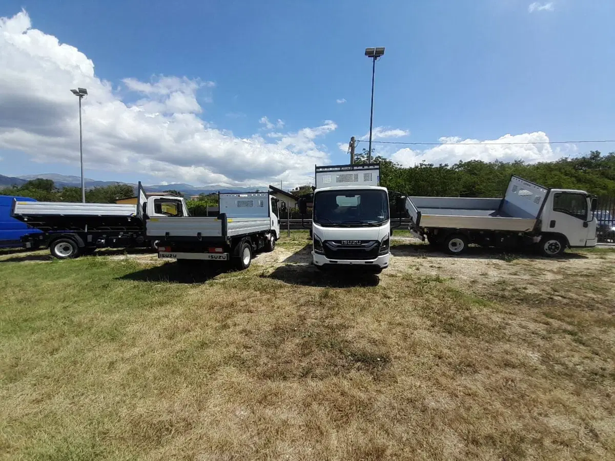 Isuzu M27 nuova a L'Aquila (6)