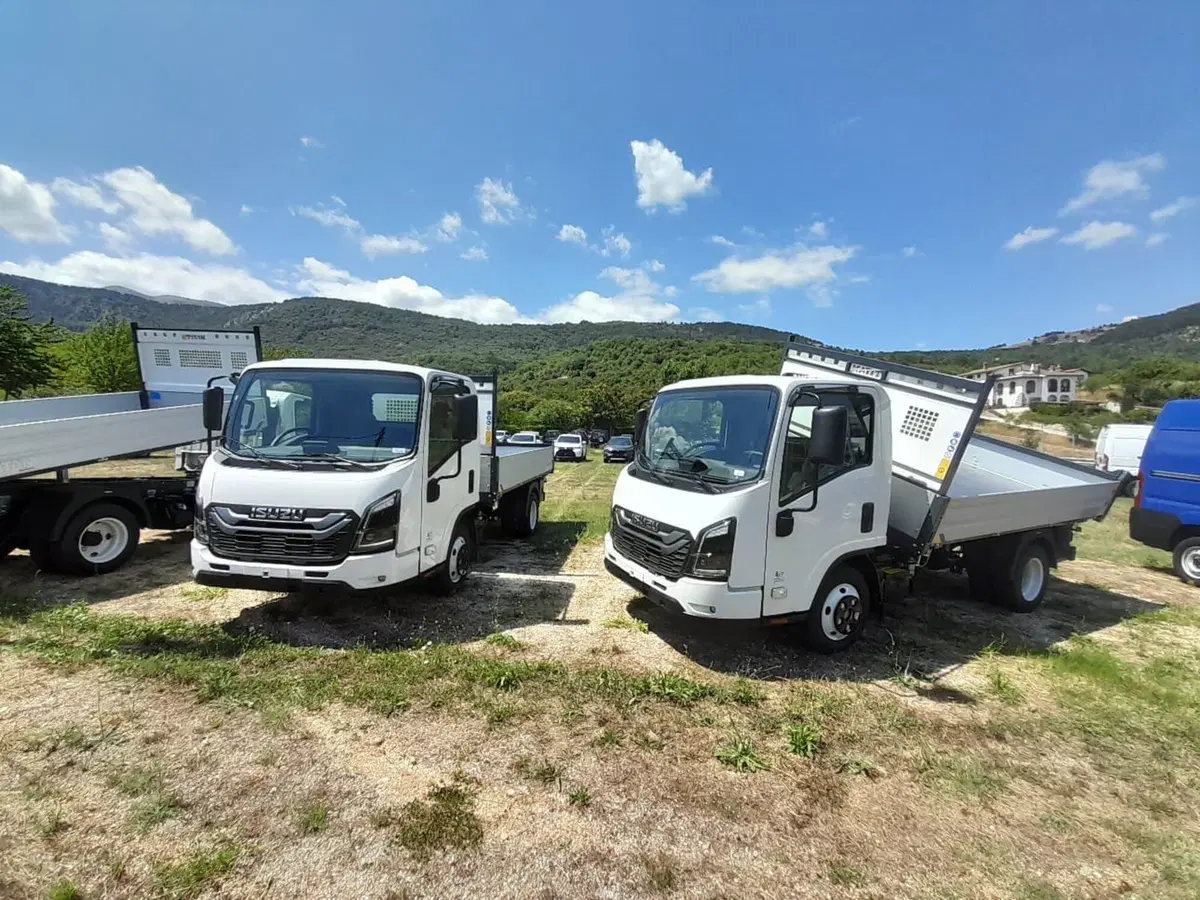 Isuzu M27 nuova a L'Aquila (9)