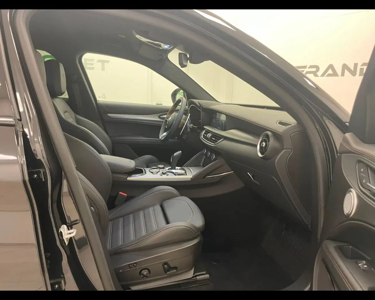 Alfa Romeo Stelvio usata a Alessandria (14)