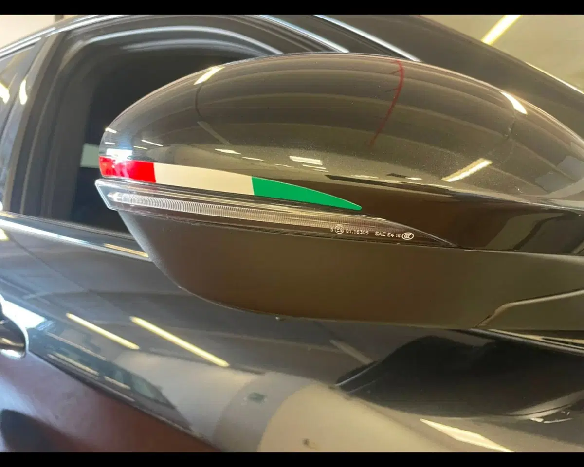 Alfa Romeo Stelvio usata a Alessandria (18)