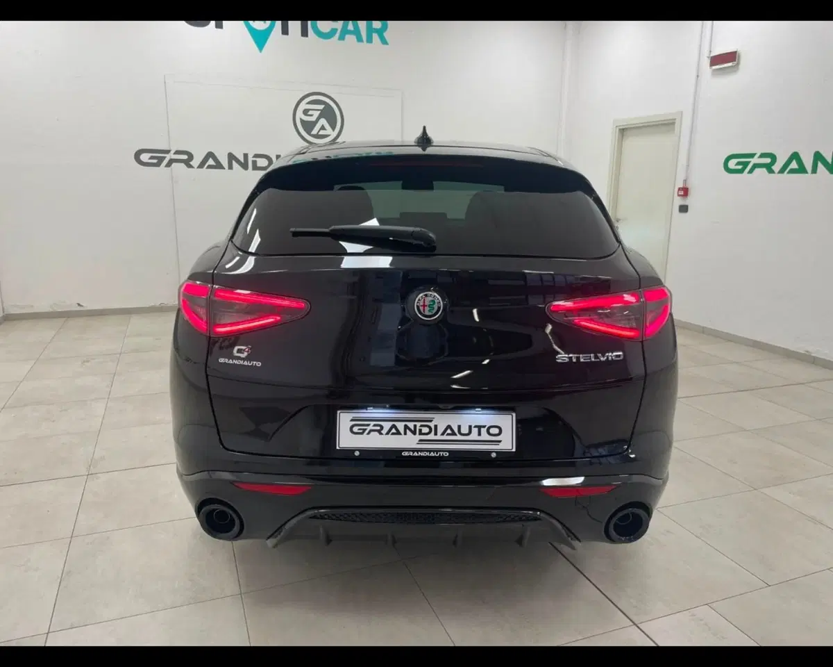Alfa Romeo Stelvio usata a Alessandria (3)