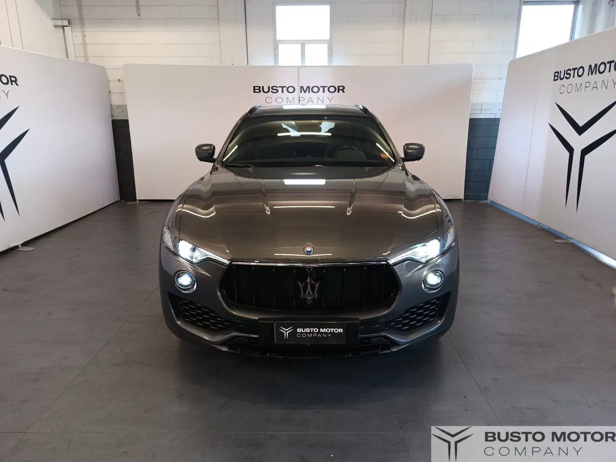 Maserati Levante usata a Varese (2)