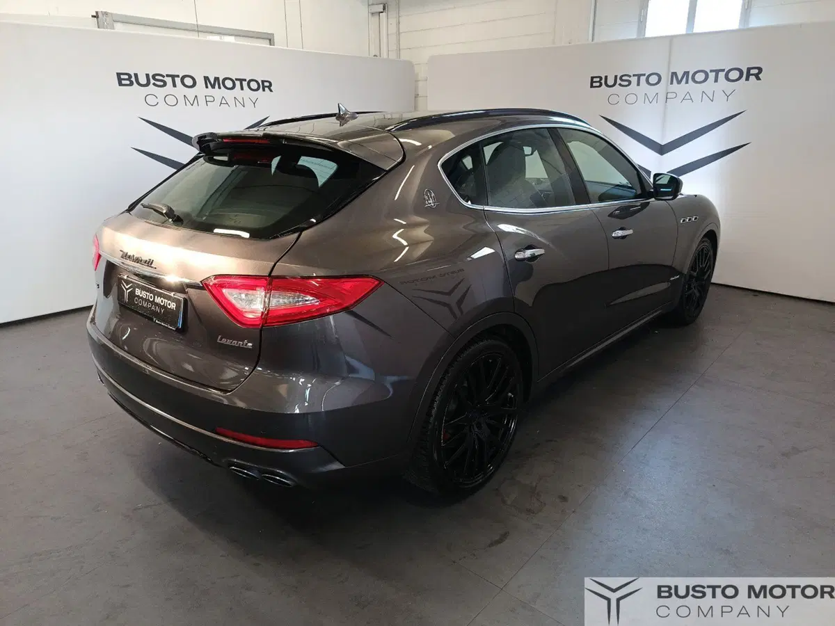 Maserati Levante usata a Varese (3)