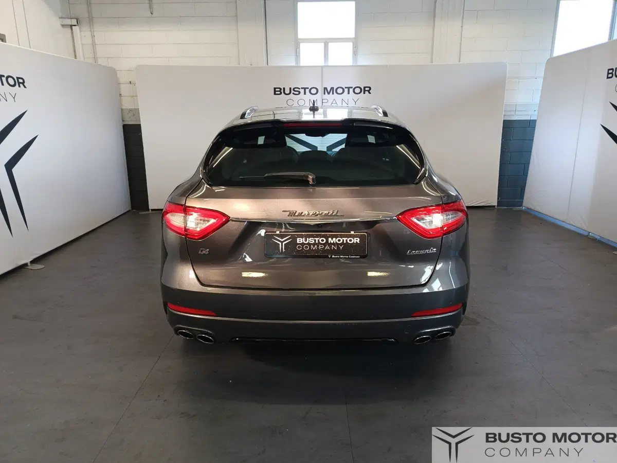 Maserati Levante usata a Varese (5)