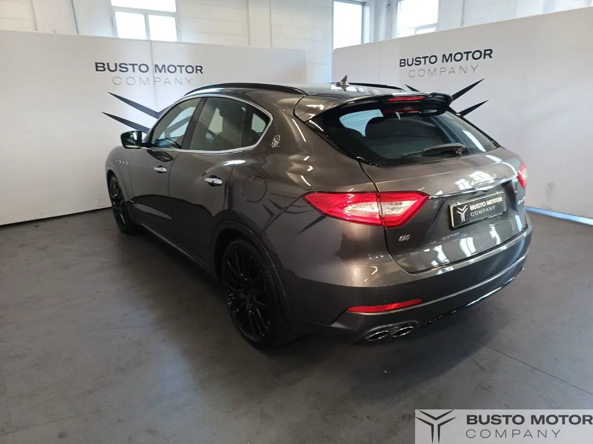 Maserati Levante usata a Varese (6)