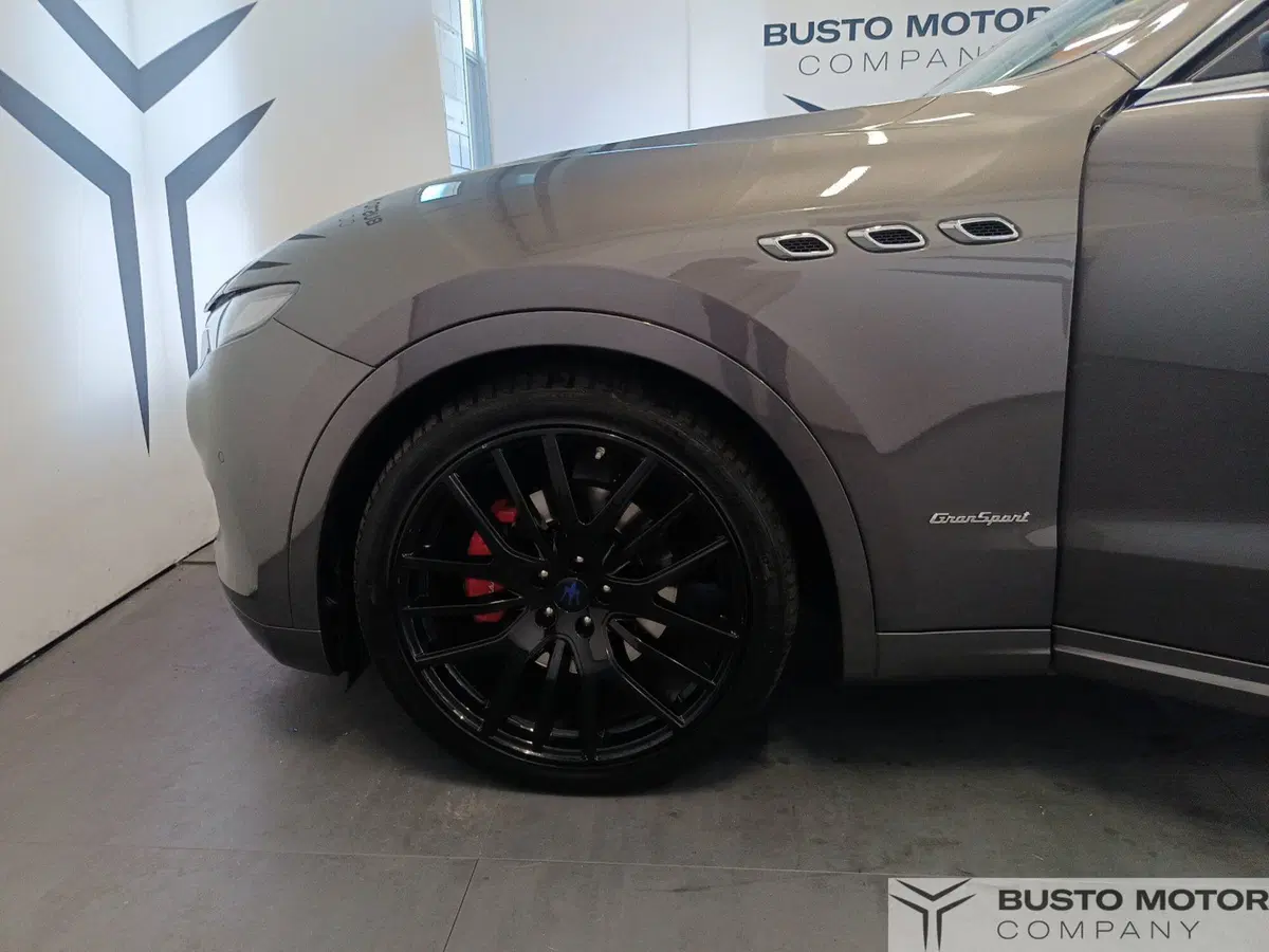 Maserati Levante usata a Varese (7)