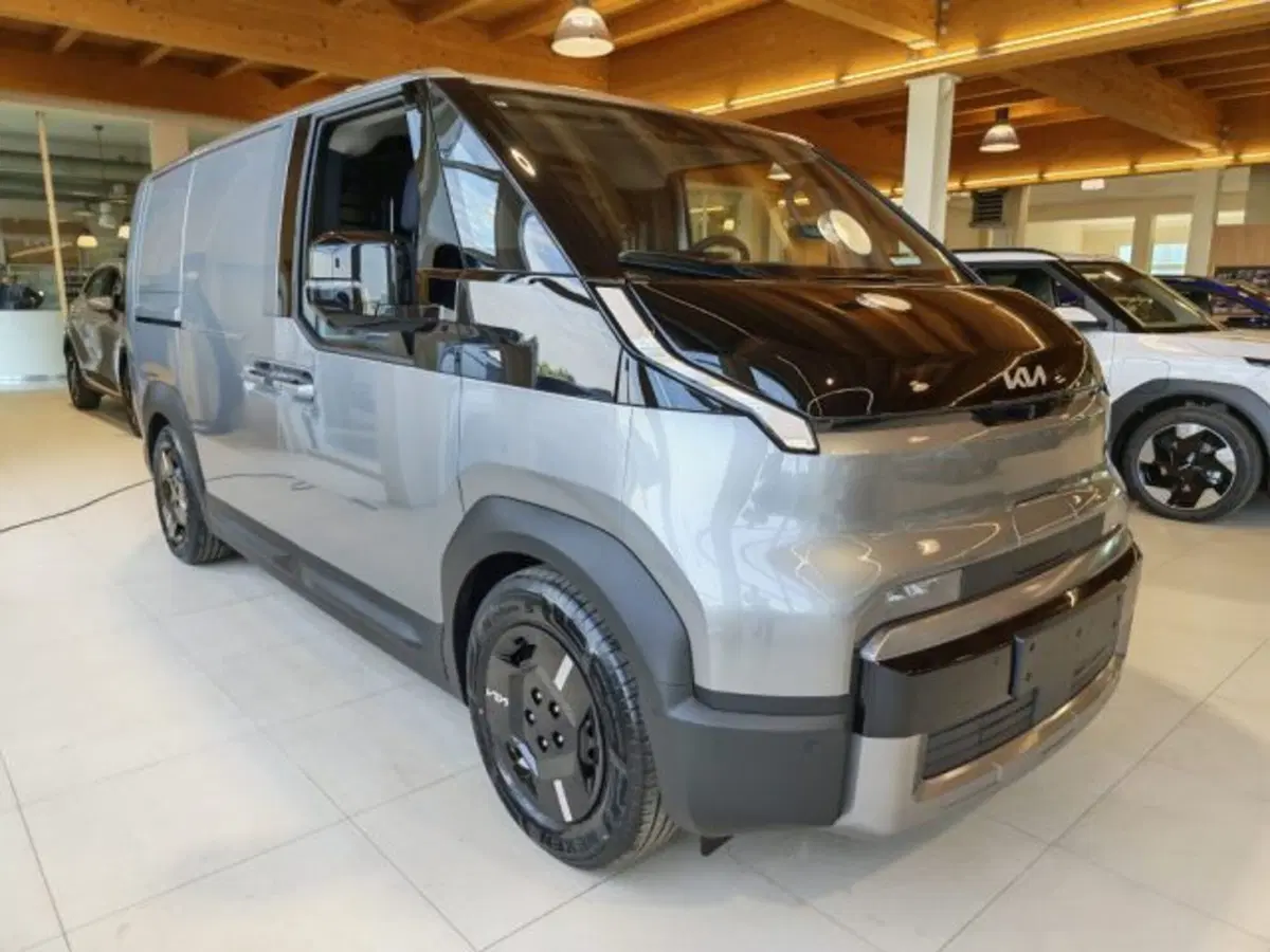 Kia PV5 Furgone nuova a Vicenza (3)